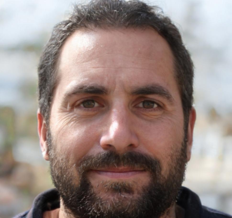 Portrait de Maxence Dervault, expert en produits dérivés