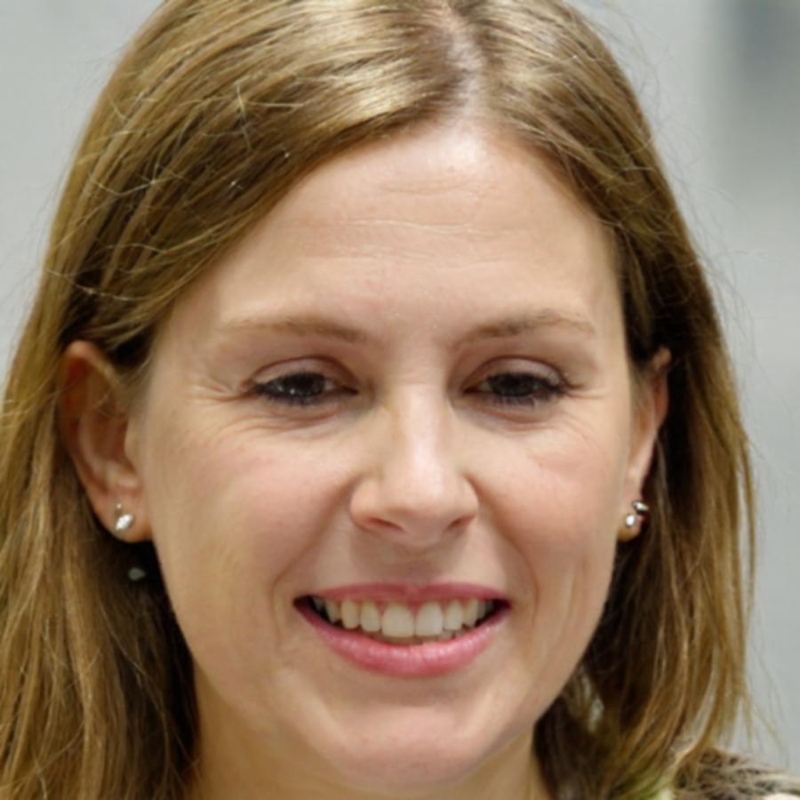 Portrait de Camille Rousselot, experte en gestion de portefeuille